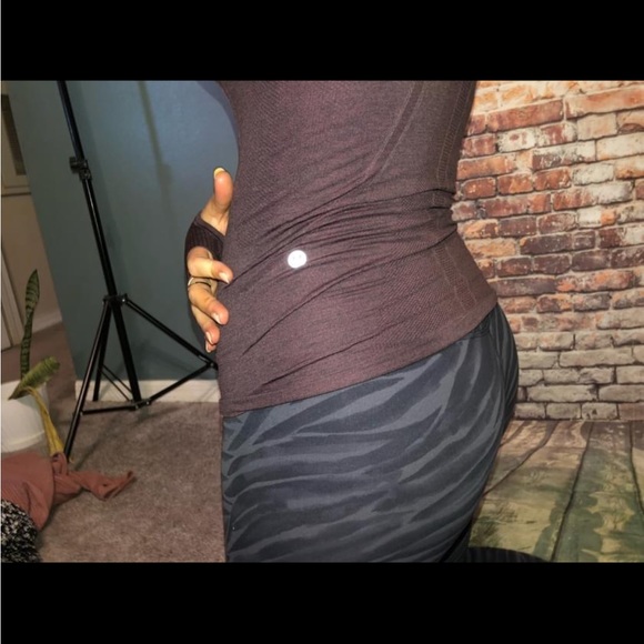 EUC! Lulu Sz 4 swiftly tech hooded 1/2 zip - Picture 3 of 5